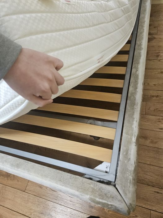 Кровать вместе с матрасом