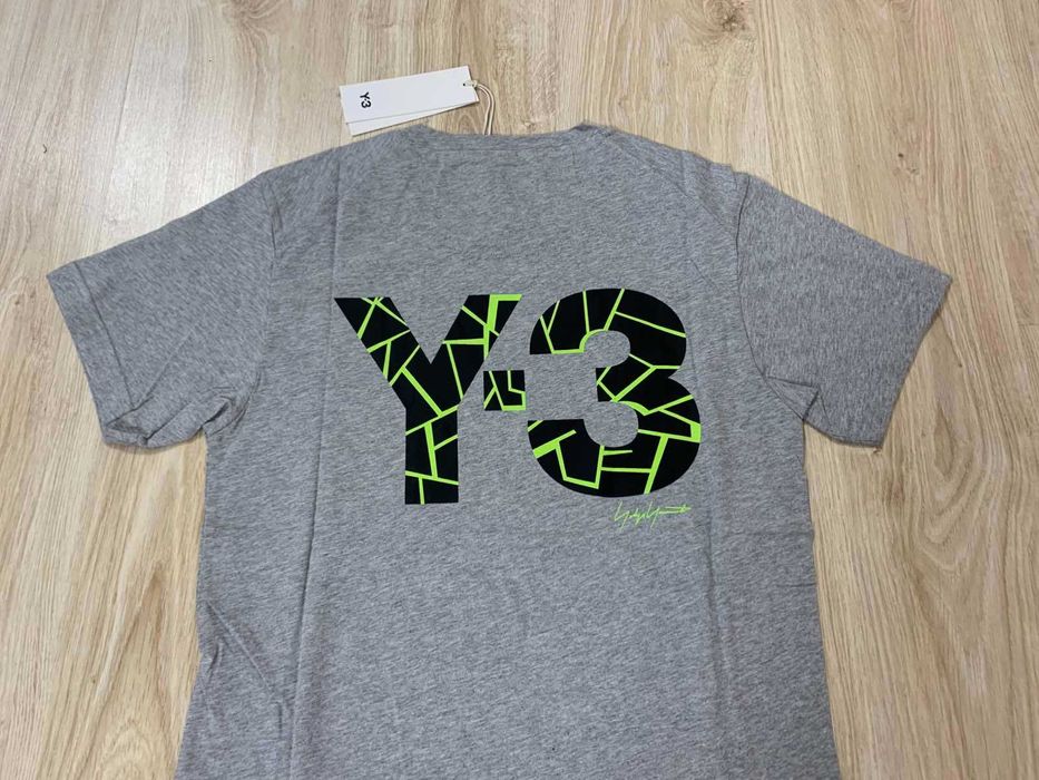 Нови мъжки тениски Adidas Y-3 Yamamoto налични в черен и в сив цвят