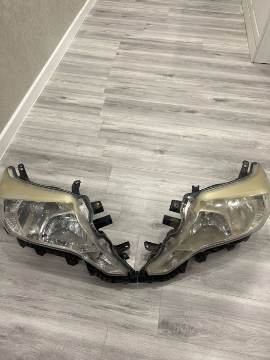 Фары передние оригинал Б/у прадо 150 в хорошем состаяние.