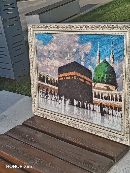 Картина из страз покрыта акриловым лаком. Под стеклом. П