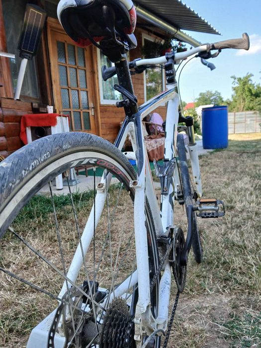 Bicicletă cu suspensie (roți de 28)