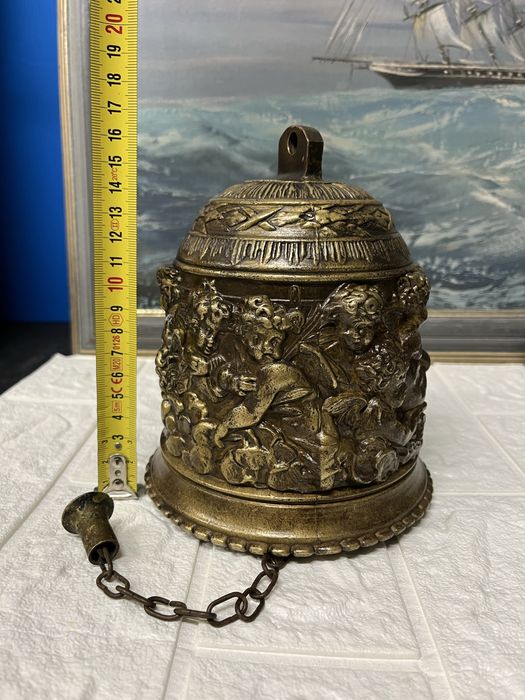 Стара,бронзова,църковна камбана