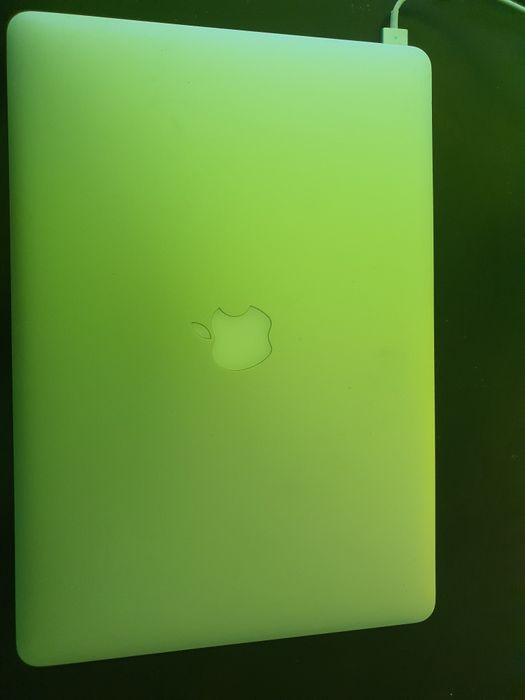 Macbook pro 2013 i7 SSD нова батерия всичко работи