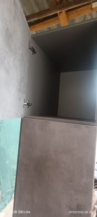 Oshxona shkafi zo'r sastayaniyada  кухонный шкаф в отличном состоянии