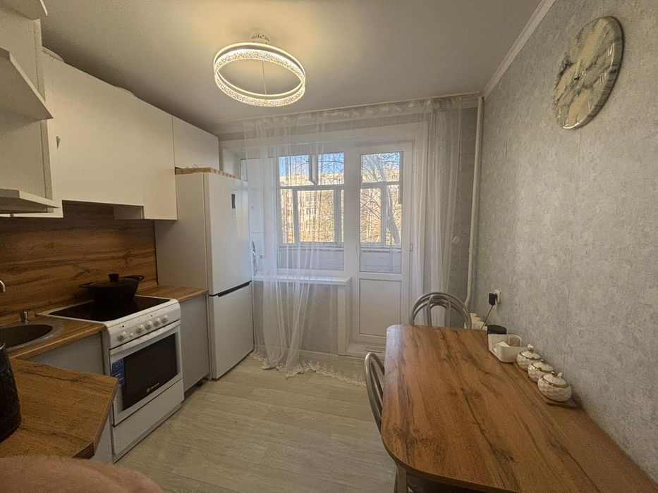 Продам 2 комн,кв, 2/5, центр