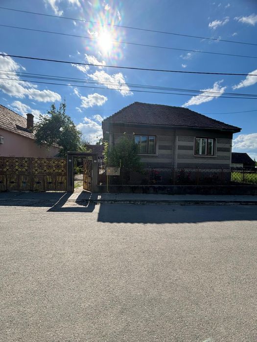 Casă părintească de vânzare în Blăjel, Sibiu - teren 1.110 mp, utilități, grădină