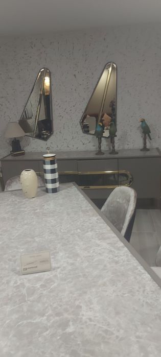 Голяма масивна маса с 6 стола