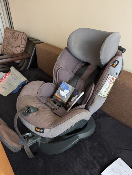 Vând scaun auto BeSafe izi plus ( 4 luni - 5 ani )