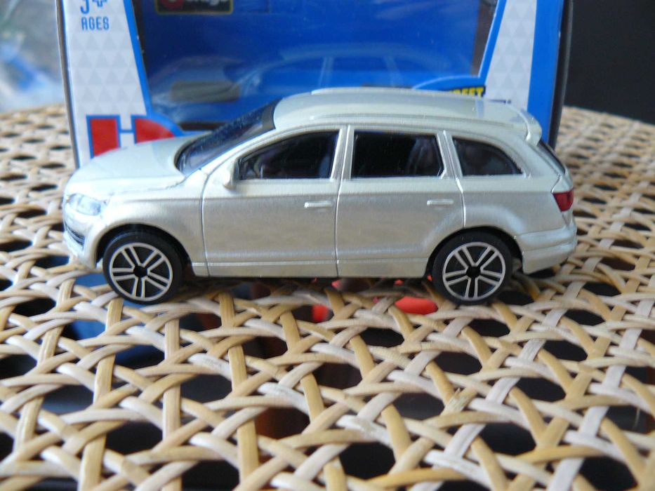Macheta Auto AUDI Q7 2011, Noua In Cutie, Scara1:43, Produs Bburago