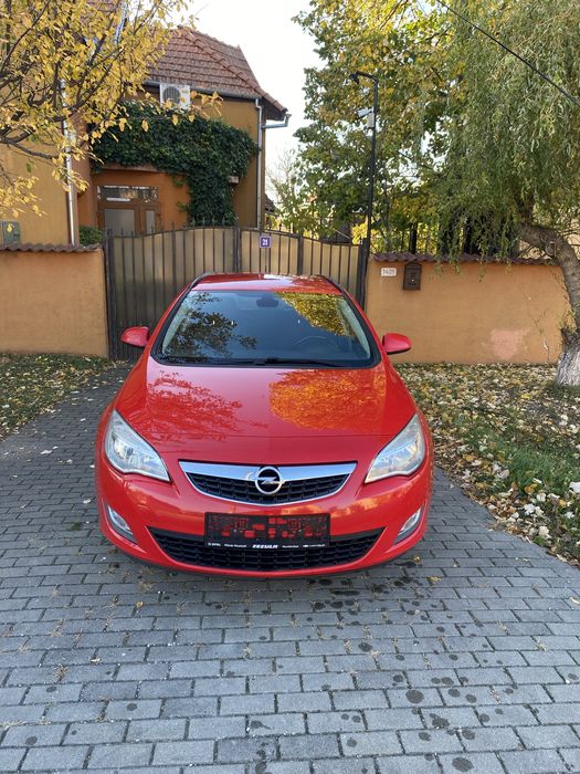 Opel astra j 1.7 eco dizel/ 2011 /pilot automat/dublu climatronic/cauciucuri iarna vara /