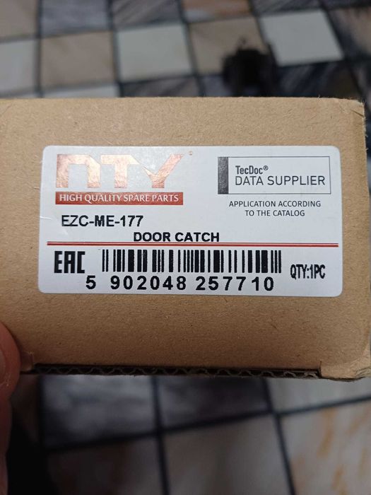 Opritor ușă spate stânga EZC-ME-177 – Mercedes Sprinter / VW Crafter