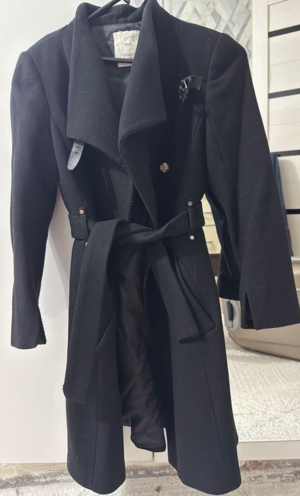 Продам пальто черное и бежевое от Mango