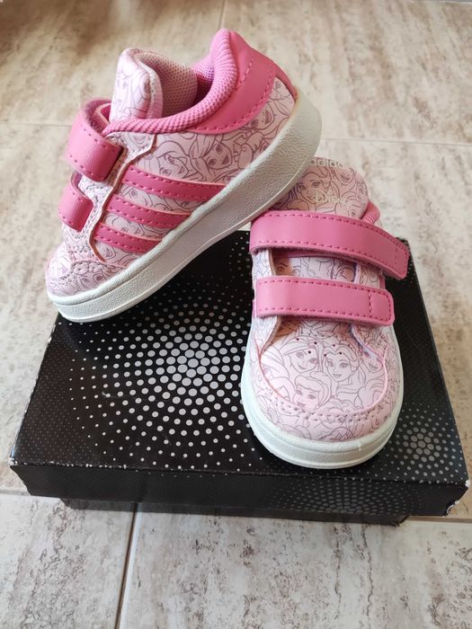 Детски маратонки Adidas Disney номер 19