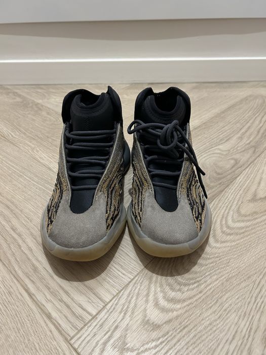 Yeezy Qntm Amber Tint