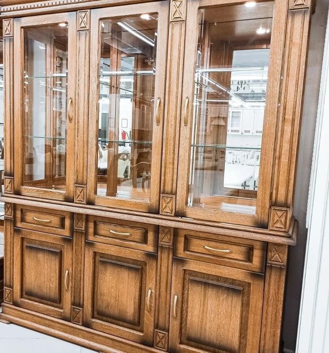 Сервант и тумба вмесие дуб.