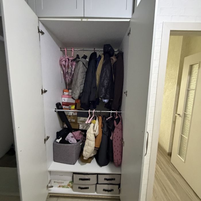 Шкаф в прихожую комнату