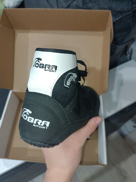 Продам абсолютно новые борцовки Cobra