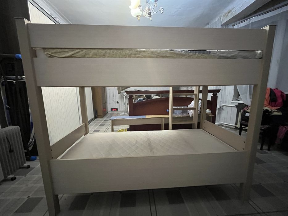 кровать двухяростный