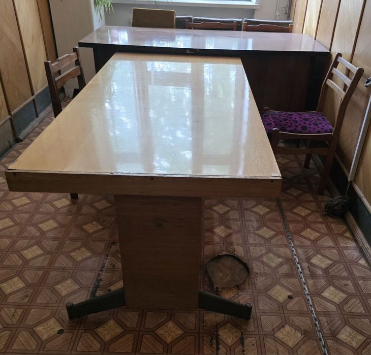 Продаю  мебель  б/у, ( столы офисные, стулья) б/у