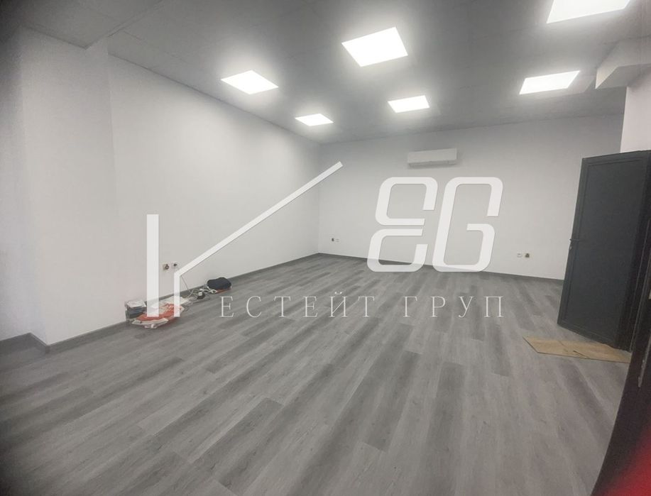 Дава се под наем Магазин в Варна, Автогара - 50 кв.м за 383.01 € - Снимка #1