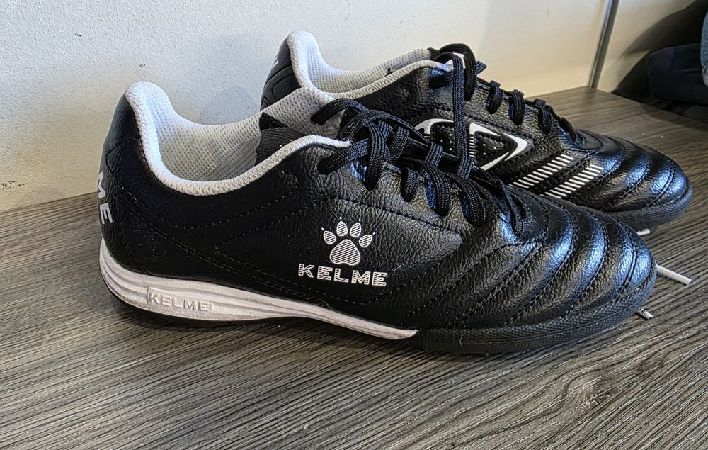 Футболни обувки стоножки Kelme 35