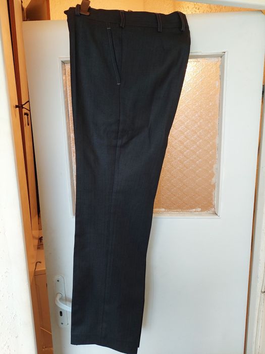 Продавам перфектен костюм