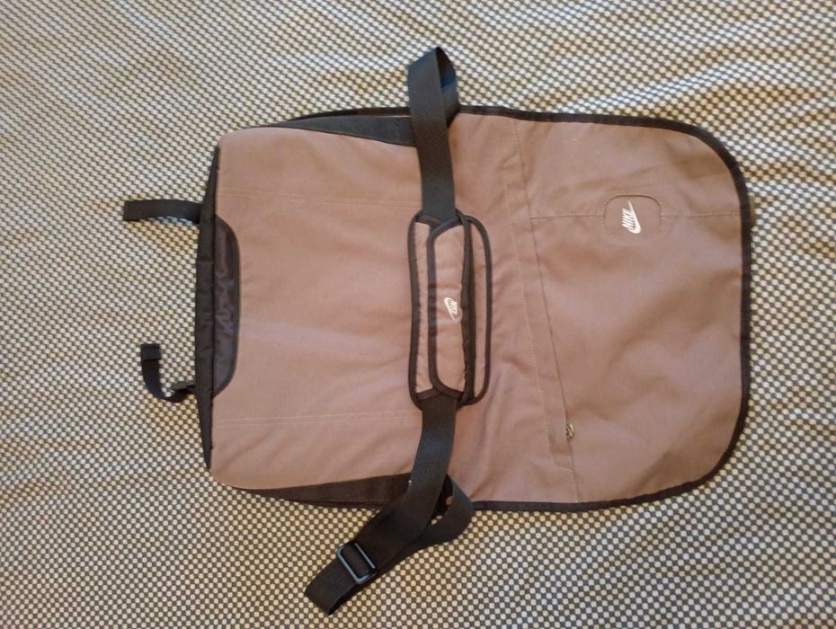 Vand geanta de umar/laptop Nike, unisex, model rar!