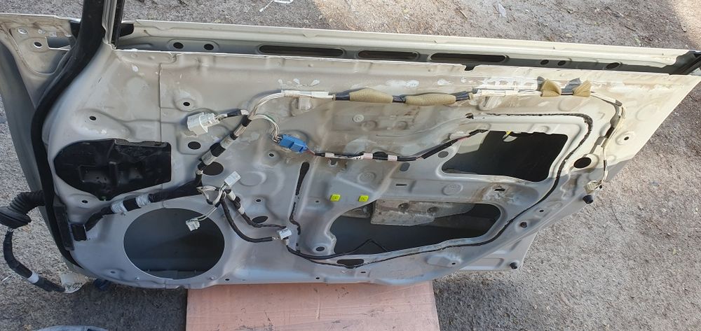 Дверь Prius передняя правая