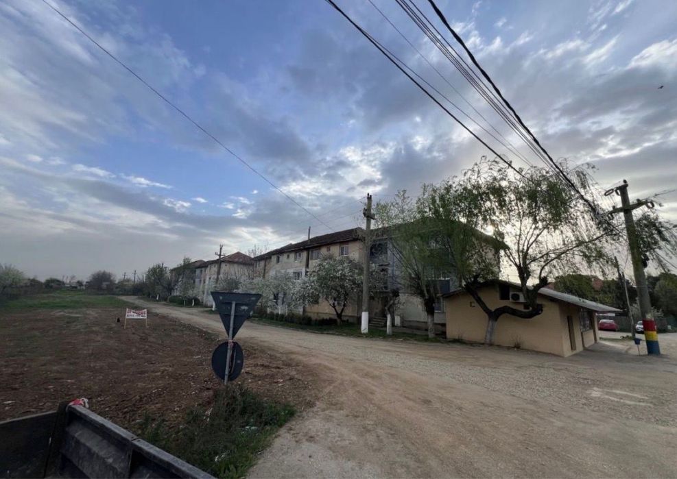 Loc de Casă#Cosoveni#640mp##Zonă Centrală#Gaze/Apă#Canal#Curent#