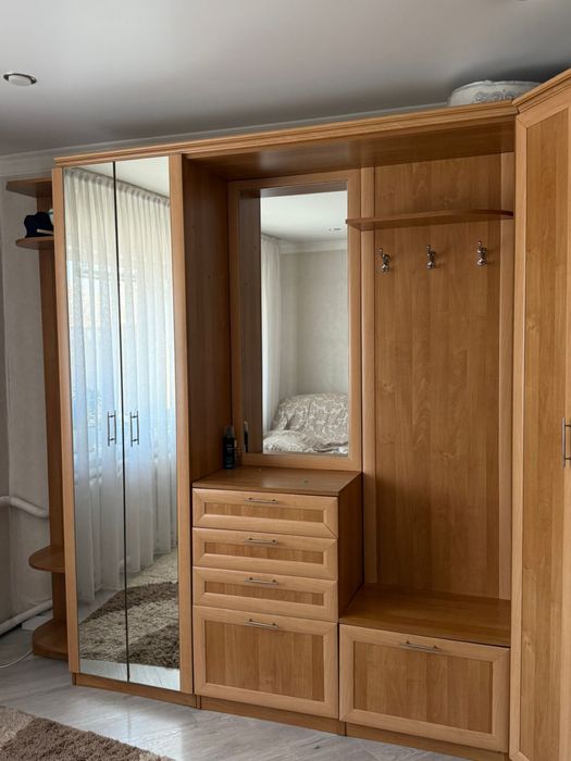 Очень вместительный угловой шкаф