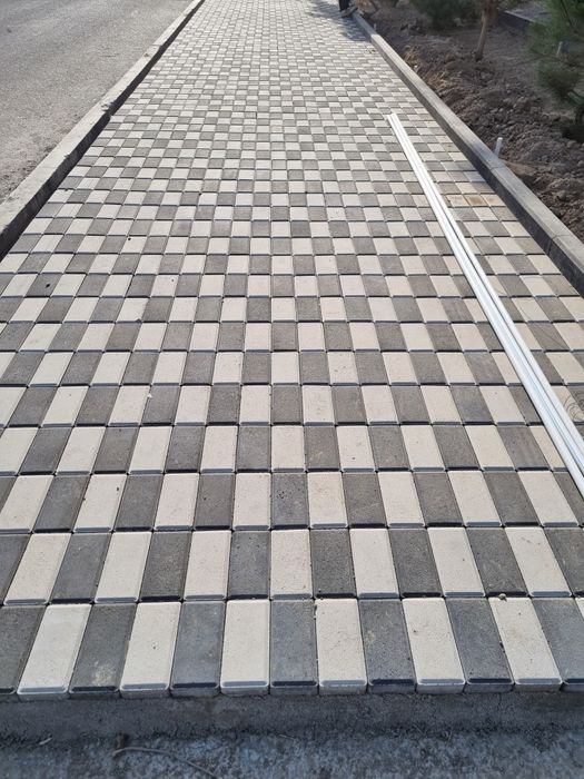 Брусчатка, тротуарная плитка, бордюры, лотки, крышки для лотков.