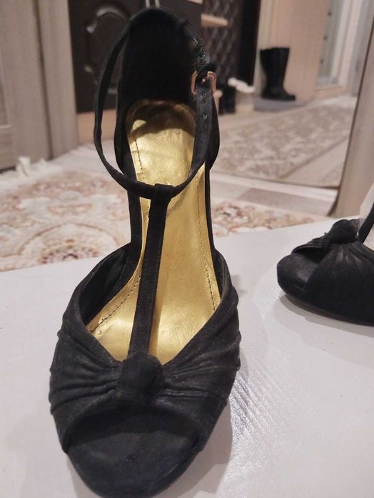 Босоножки замшевые