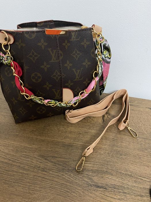 Geanta Louis Vuitton Vand Urgent