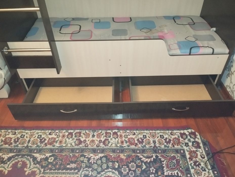 Продам двухъярусную кровать