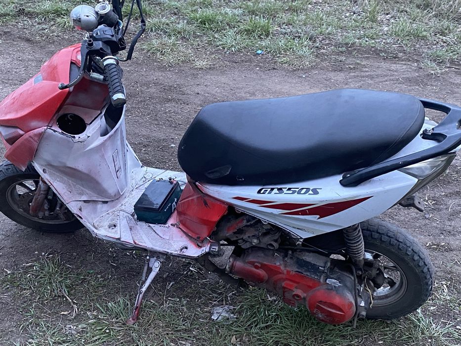 Продам 2 Мопеда 1 на ходу,2 нет искры, цену предлогайте