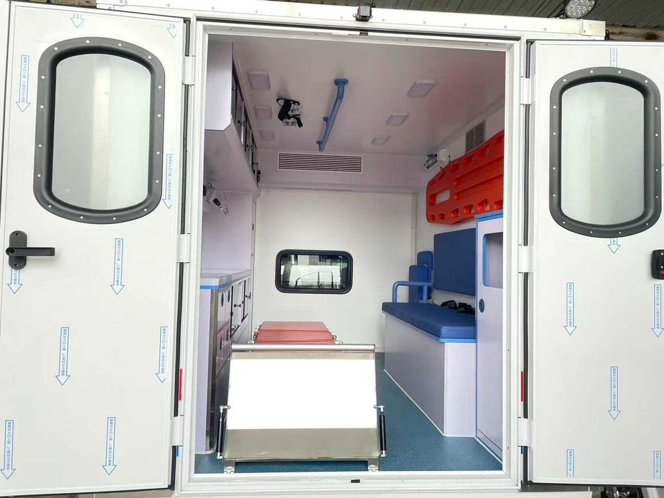 Внедорожник машина скорой помощи на базе ISUZU. 4х4 Цена с растаможкой