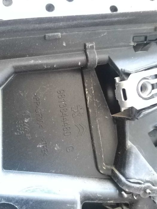 Ornament stanga haion peugeot 3008 2 2018 9813844480