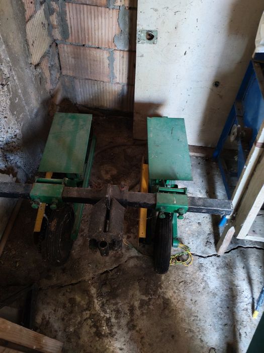 Semănătoare porumb pentru motocultor