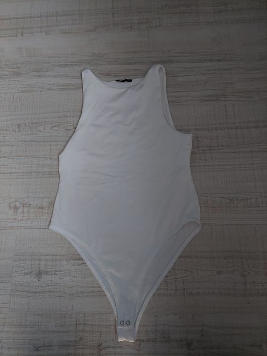 Бяло боди с презрамки