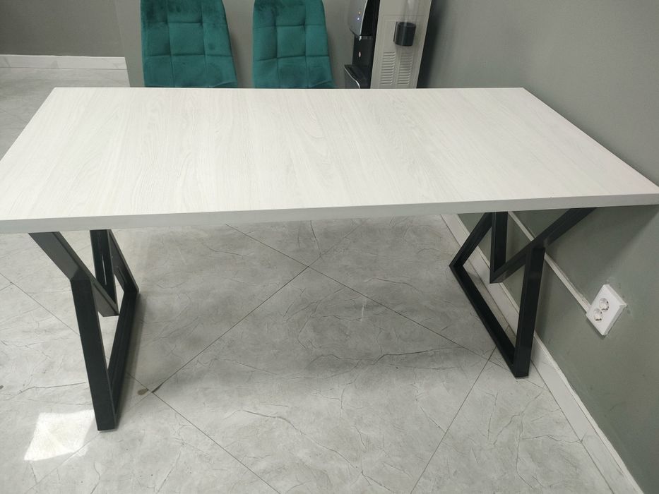 Продам офисный стол.