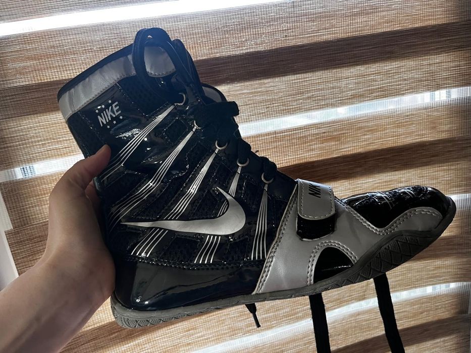 Боксерки от Nike  серебристый, черный