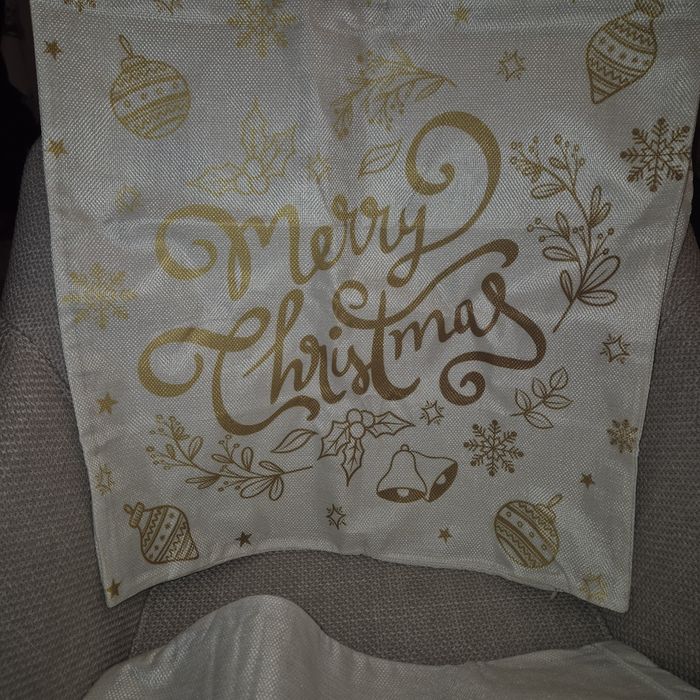 Продавам 4 броя нови декоративни калъфки за възглавници в размер 45×45