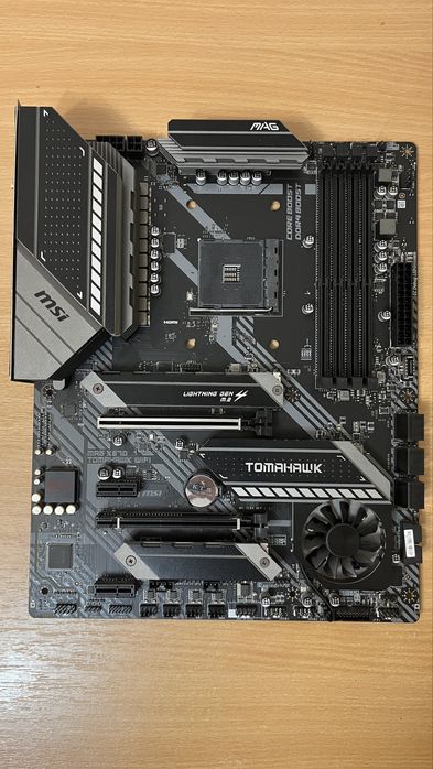 Placă de bază MSI X570 Tomahawk
