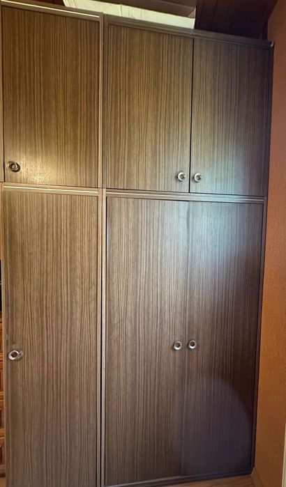 Подаряват се мебелите от снимките
