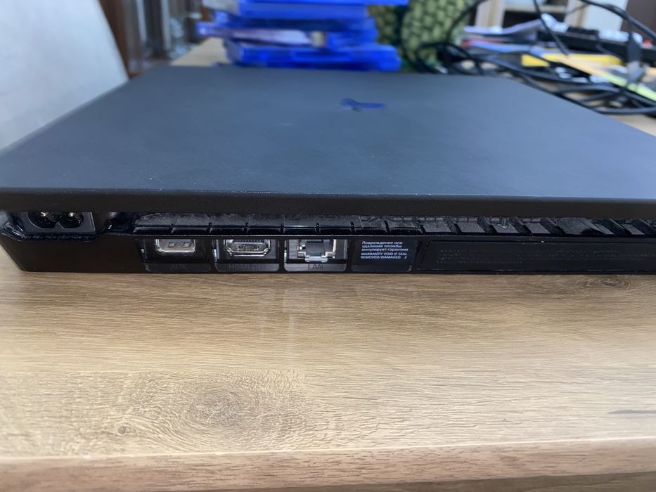Playstation 4 slim