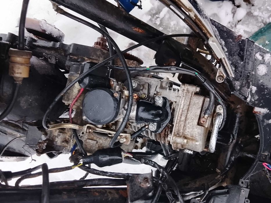 Vând scuter pegout v-clic