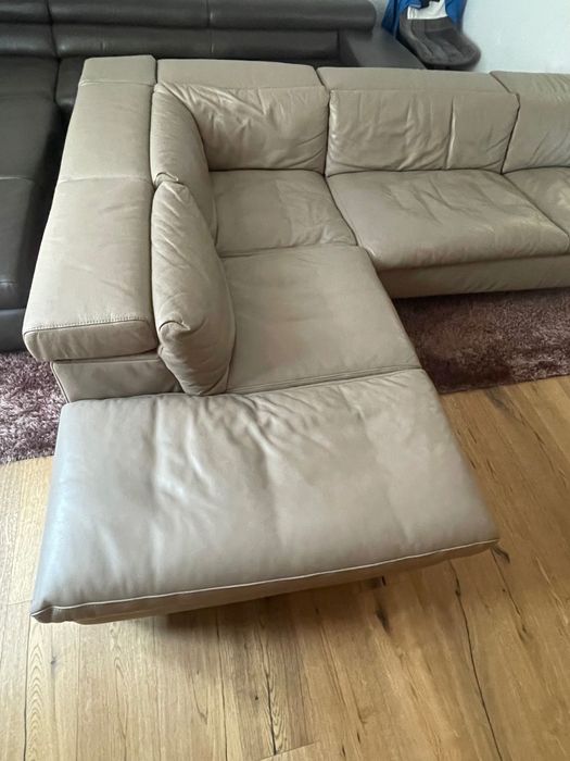 Colțar de piele întreținut foarte bine lungimea 3.10 Lățimea 2,05