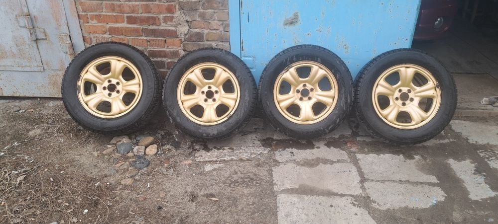 Продам комплект дисков с шинами