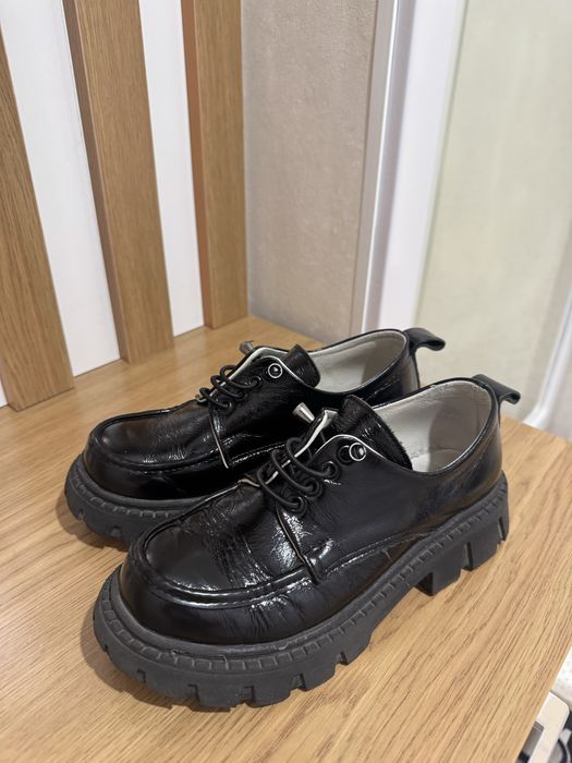 Продам детскую обувь