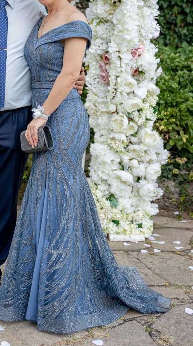 Официална рокля М размер.